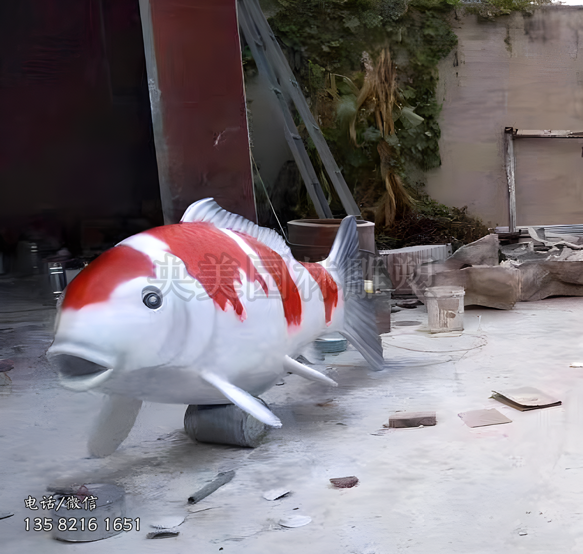 玻璃鋼彩繪仿真鯉魚(yú)雕塑