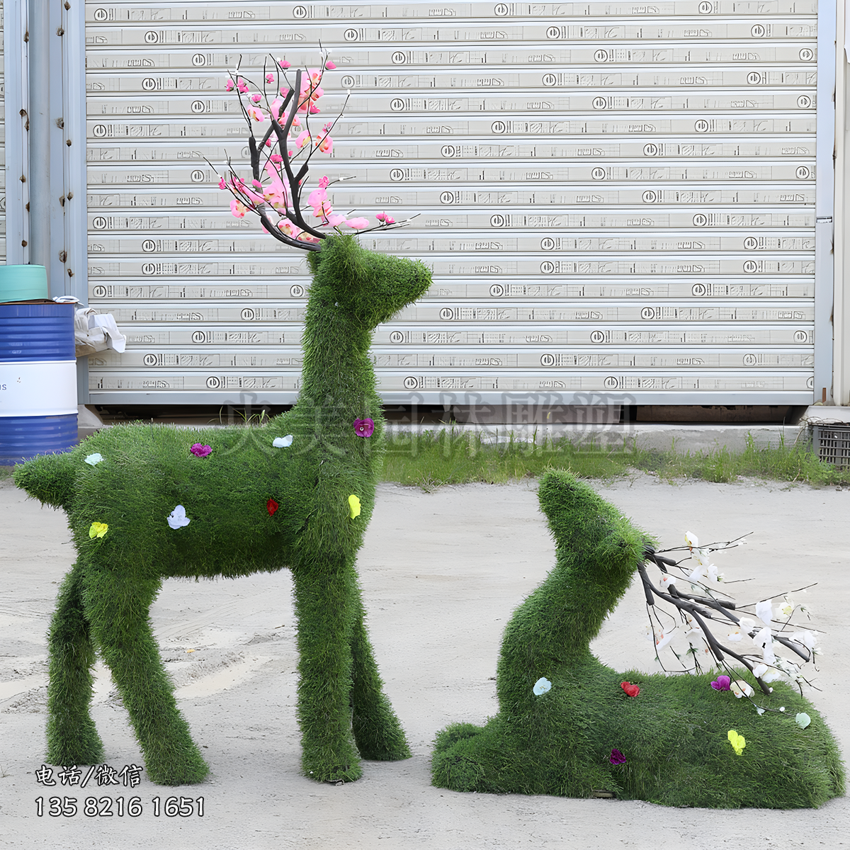 玻璃鋼草皮植絨梅花鹿雕塑