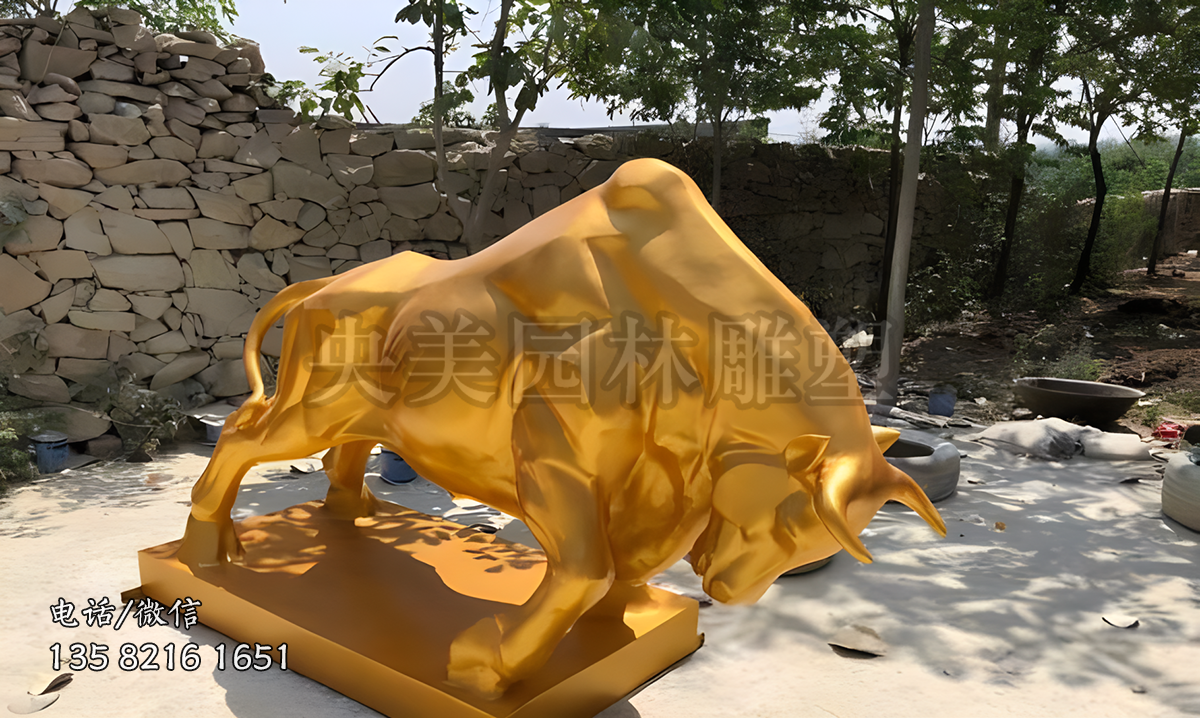 鑄銅漆金開(kāi)荒牛雕塑