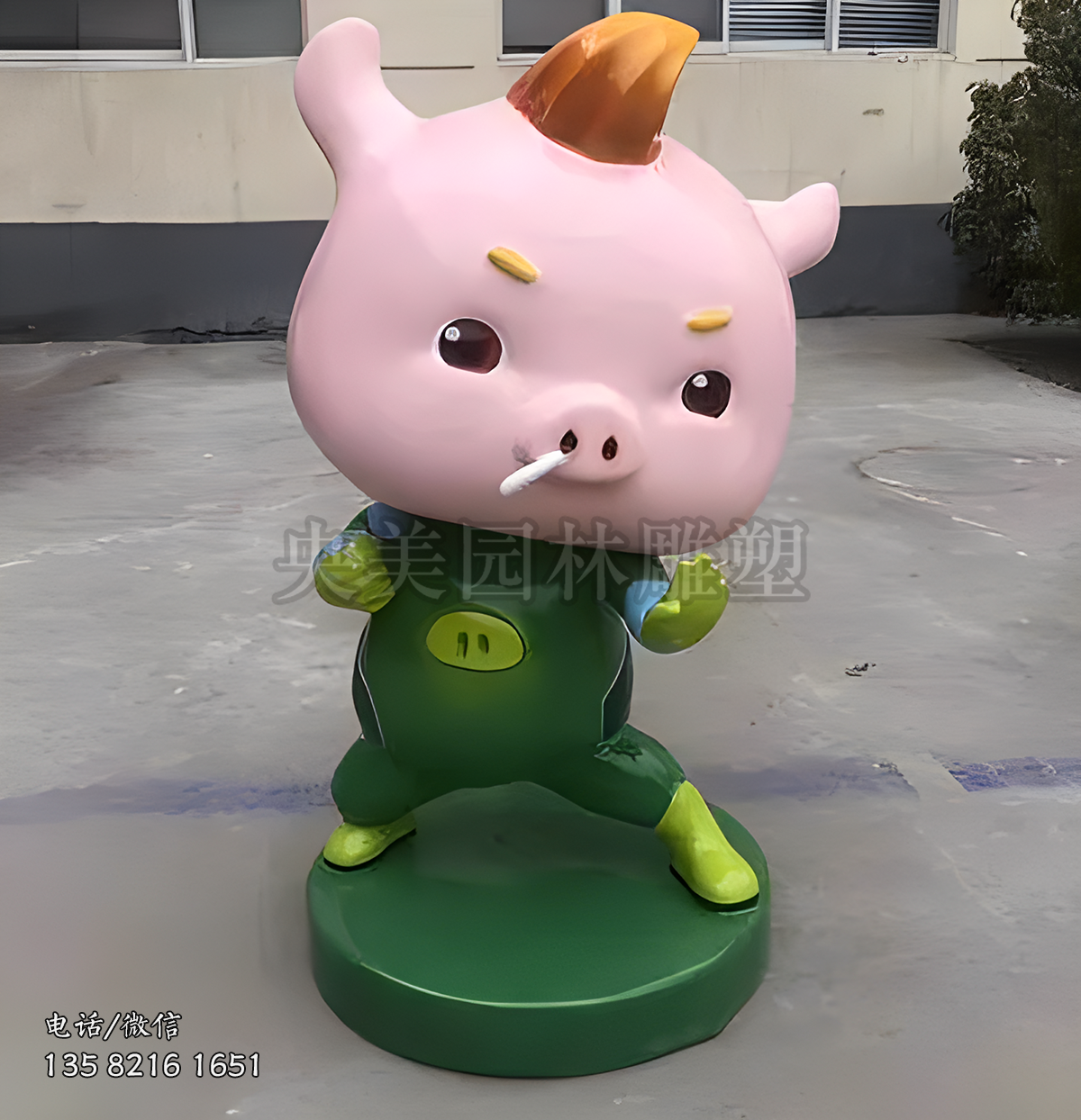 玻璃鋼卡通豬，豬豬俠雕塑
